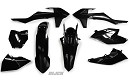 UFO Plastic Kit SX/F 16-18 / SX250 17-18 BLACK
Kit bevat de volgende delen:
- Airbox Covers
- Radiateur Platen
- Voorste Nummer Bord
- Voorste Spatbord
- Achter Spatbord
- Vork Protectors